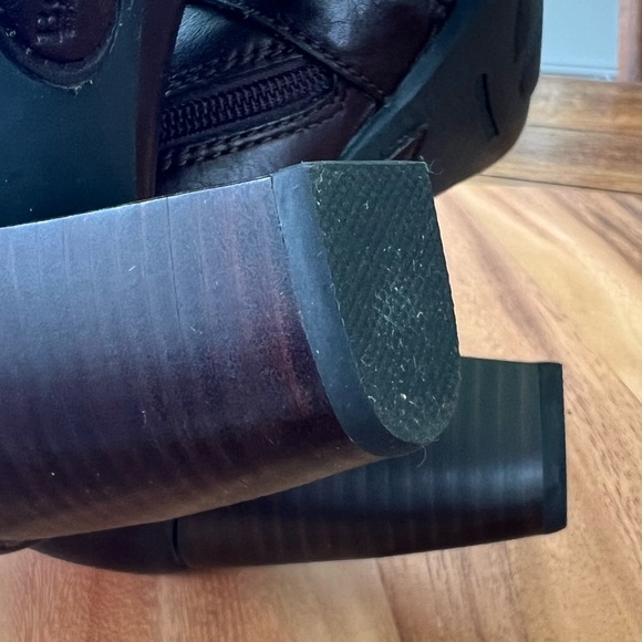 Born Women’s Leather Heel Buckle Detail Biker Ankle Boots Booties Red/Brown Sz 9 - Picture 14 of 17